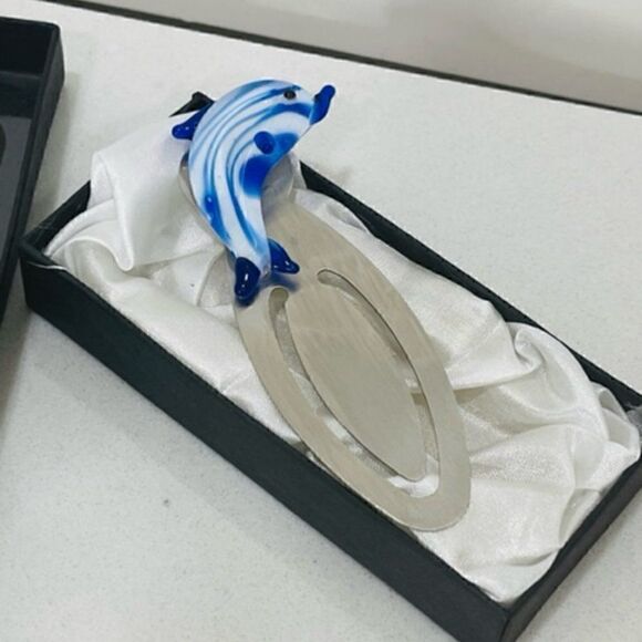Art glass blue clear dolphin Bookmark New in Box 3.5" tall by 1.5" wide dolphin - Picture 2 of 6